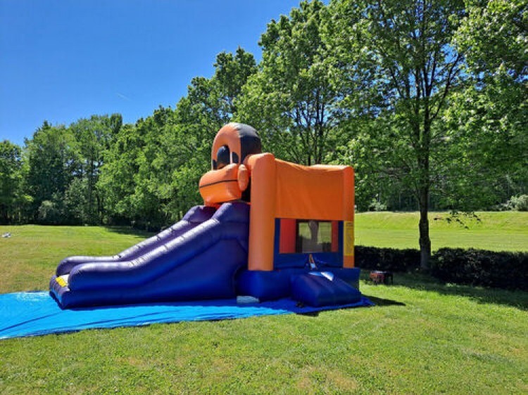 ORANGE BOUNCE HOUSE